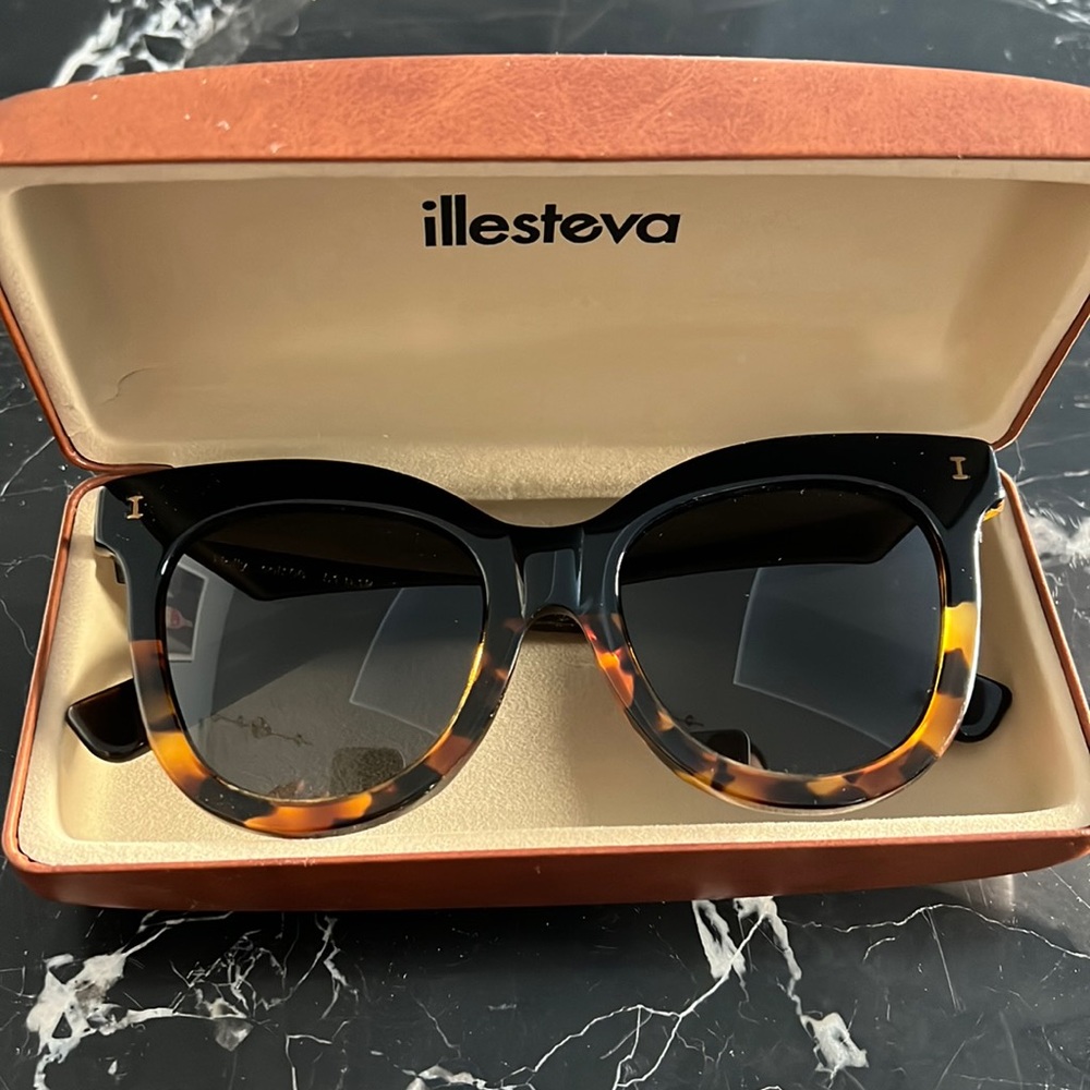 Illesteva Holly Sunglasses